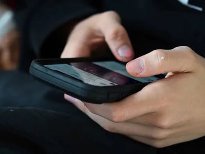 Schulträger & Budget im Fokus: Warum FreeLock mit 7,99 € die günstigste sichere Lösung für Schulen ist