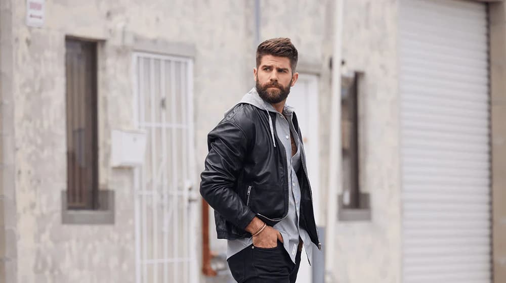 Herren Lederjacke Schwarz: Ein Kleidungsstück, das nie aus der Mode kommt