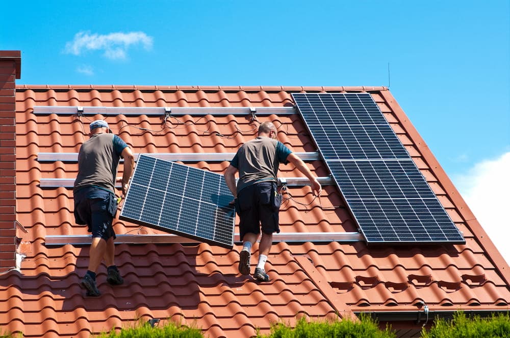 Vom Sonnenlicht zur Elektrizität: Die Wissenschaft hinter Photovoltaikanlagen