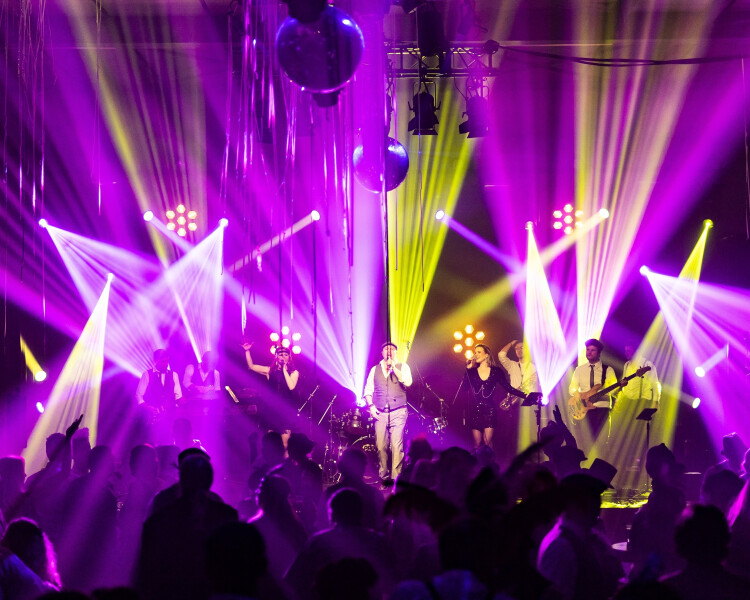 After-Work-Momente, die Berlin bewegen, als Teamevent und exklusiv für geschlossene Guppen für 20 bis 120 Personen in der Eventlocation Vivont Berlin